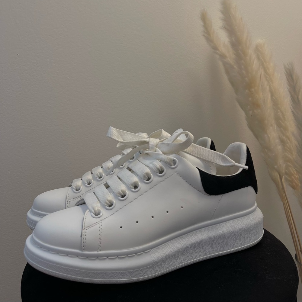 WHITE & BLACK ALEXANDER MCQUEEN SNEAKERS
